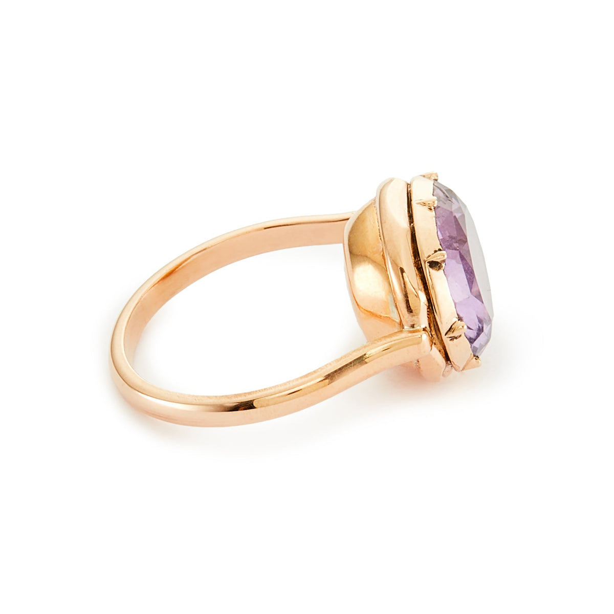 Beautiful Victorian 9ct rose gold set with a foil-backed amethyst in a closed back setting.