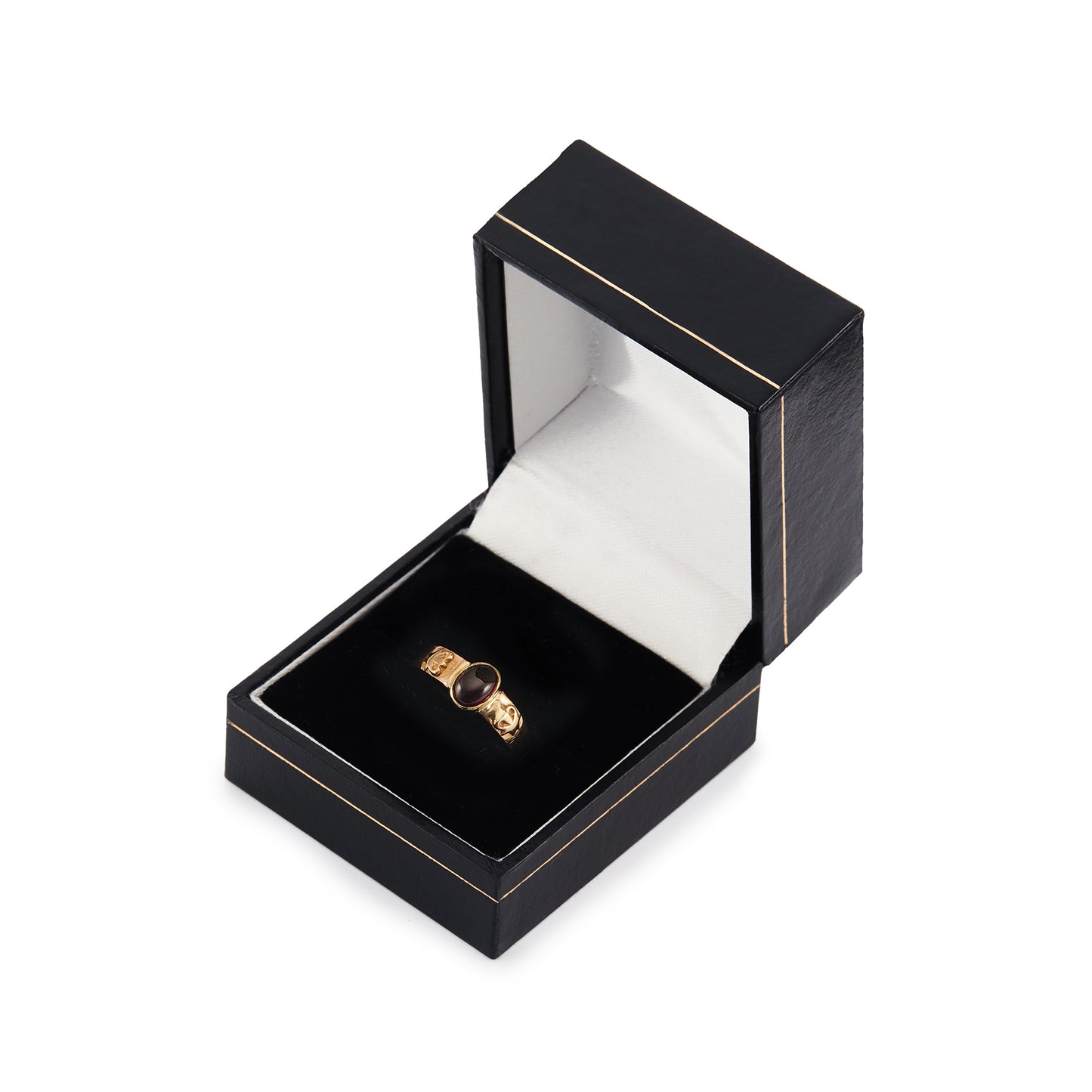 Victorian 9ct rose gold ring set with a Bohemian cabochon garnet. 
