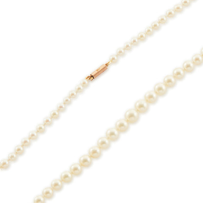 Pretty Victorian string of white graduated seawater pearls with a 9ct rose gold clasp. The pearls have a magnificent lustre.