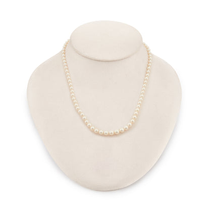 Pretty Victorian string of white graduated seawater pearls with a 9ct rose gold clasp. The pearls have a magnificent lustre.
