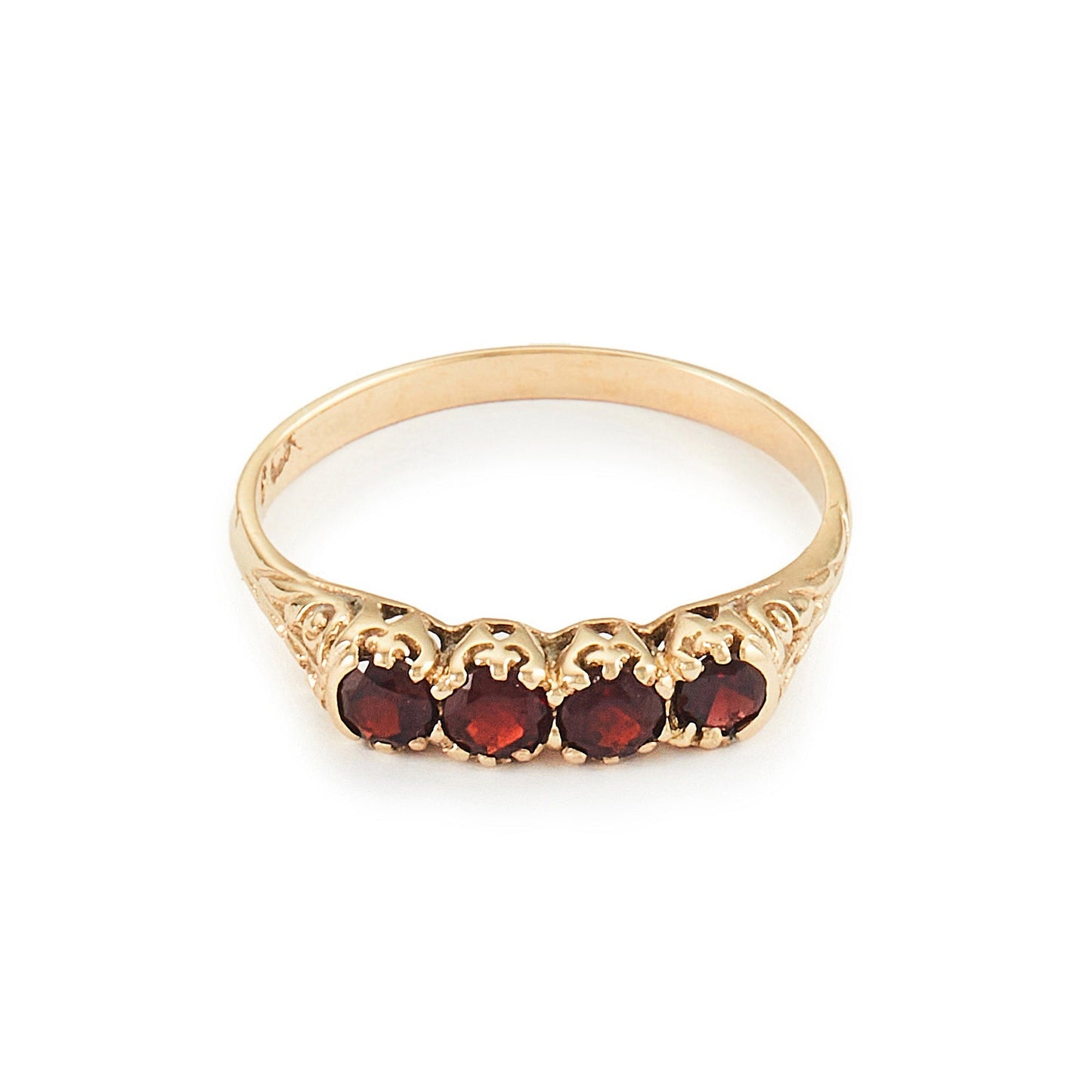 Classic vintage 9ct yellow gold ring set with four deep-red faceted garnets. Size: M