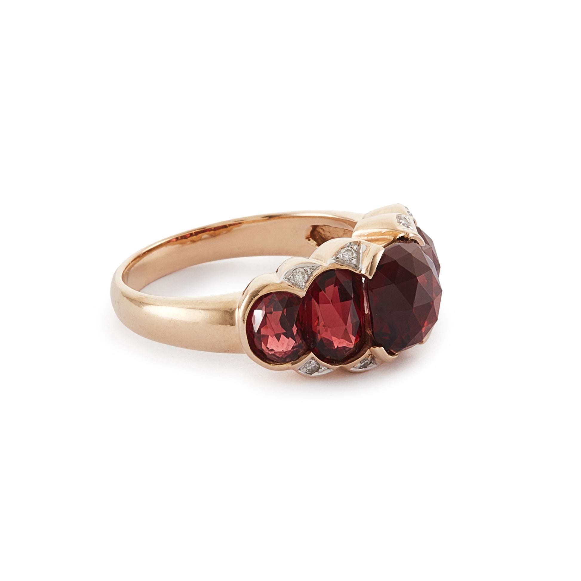 Stunning vintage 9ct gold ring set with five beautifully faceted garnets and eight small diamonds around the stones.
