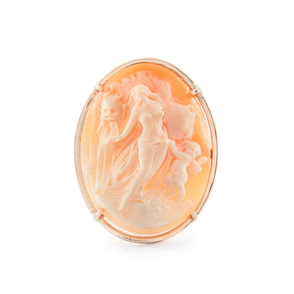 Lovely 9ct rose gold vintage ring, set with a large, elaborately-carved cameo.
