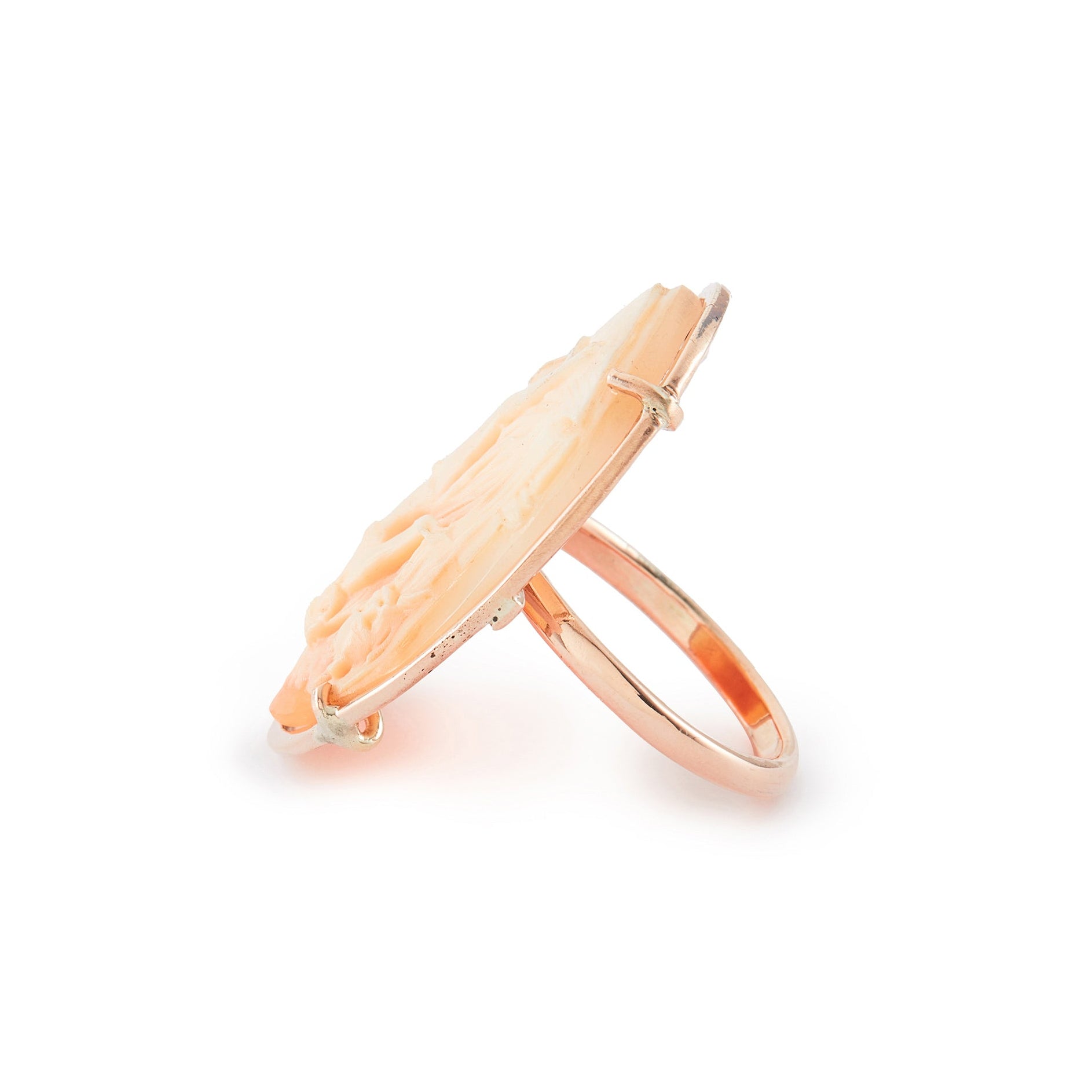 Lovely 9ct rose gold vintage ring, set with a large, elaborately-carved cameo.