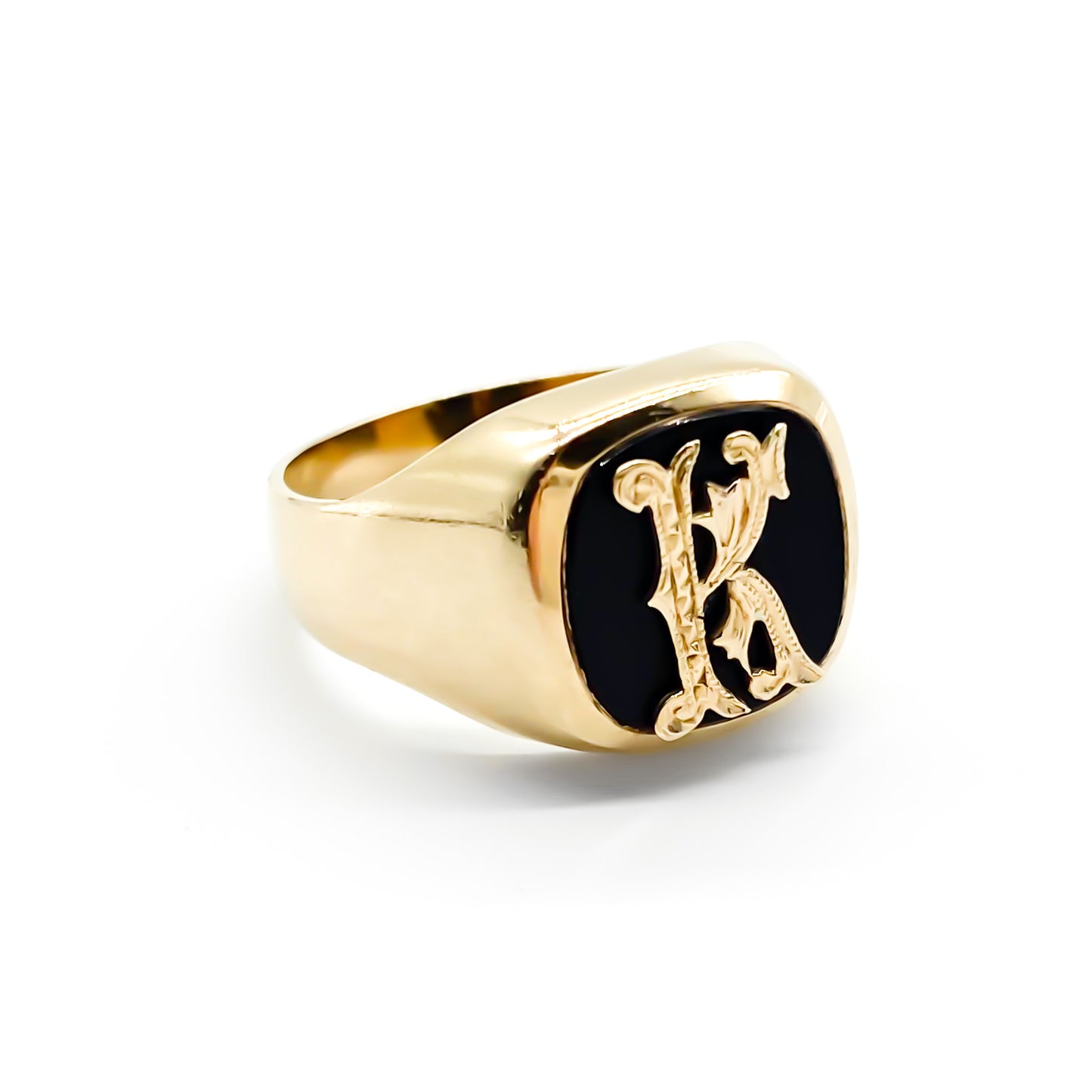Charming vintage 9ct rose gold signet ring set with an onyx and fancy script letter “K”.
