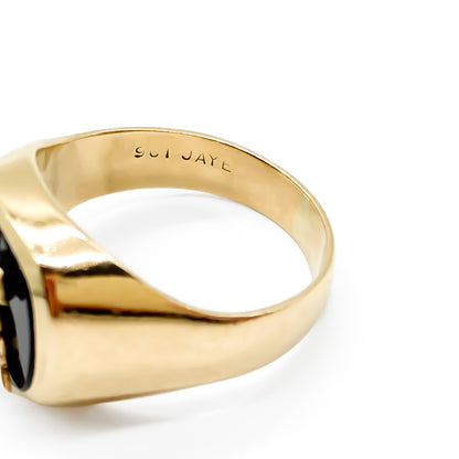 Charming vintage 9ct rose gold signet ring set with an onyx and fancy script letter “K”.
