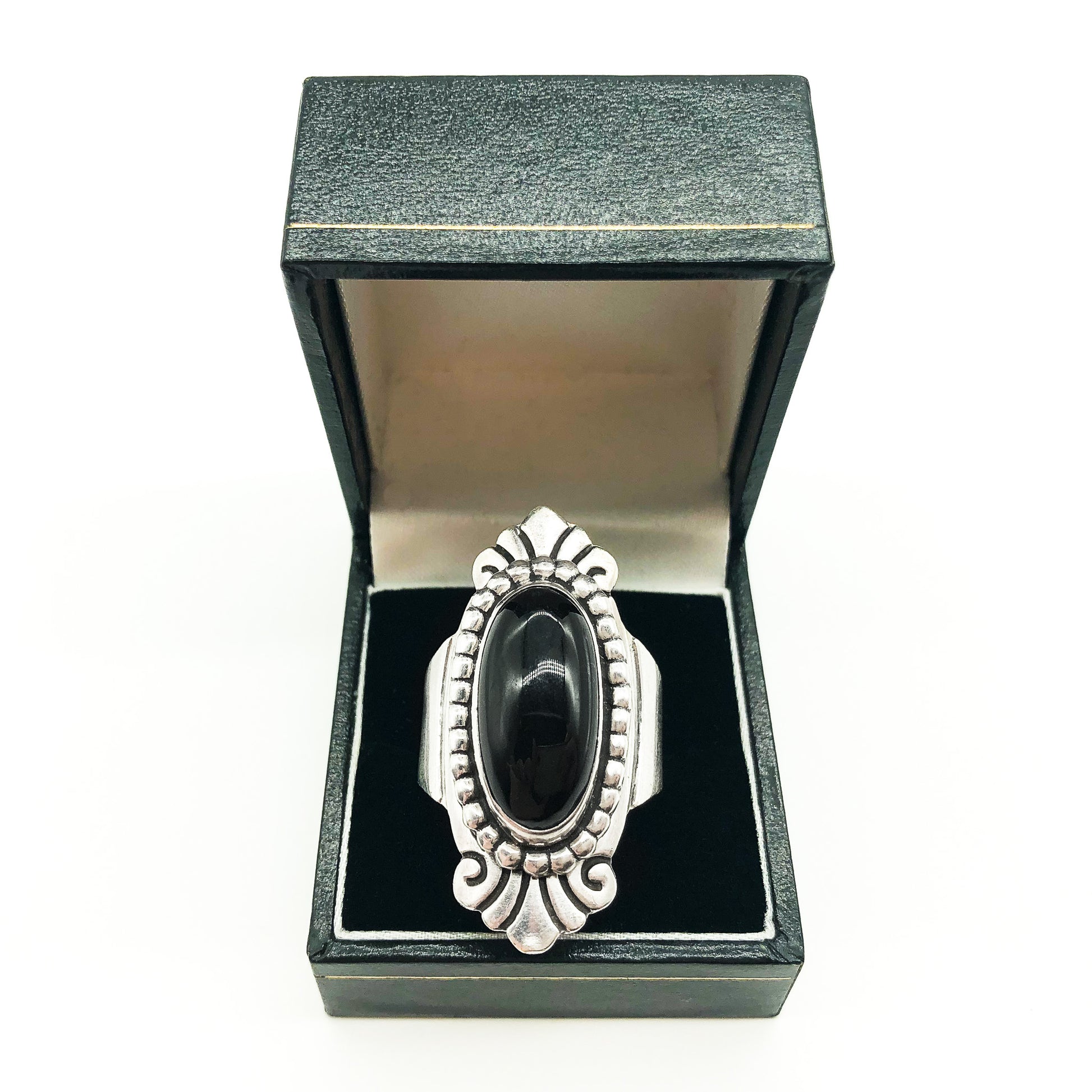 Very stylish large vintage Mexican sterling silver ring set with a striking onyx cabochon stone. Designer made. 