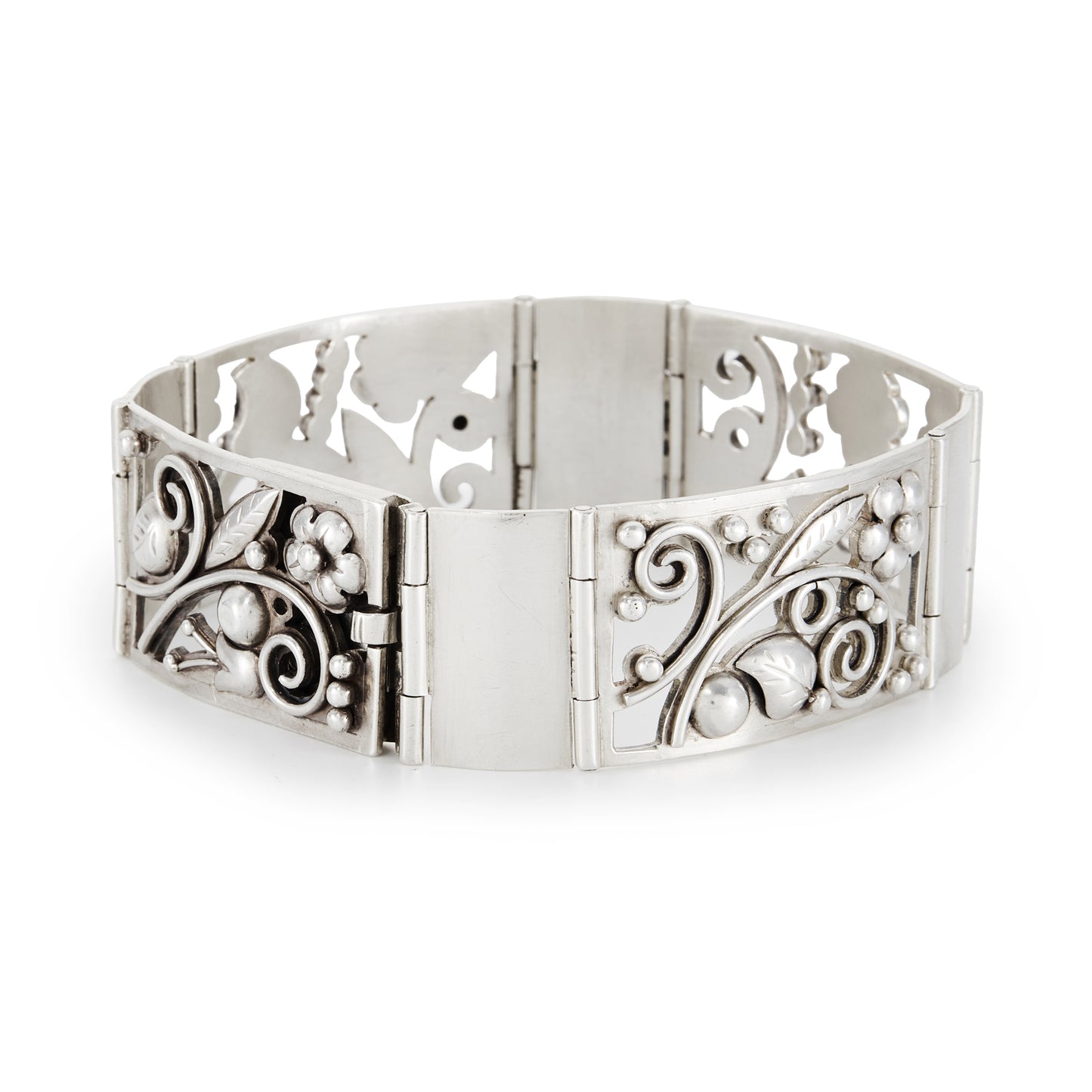 Elegant vintage handmade silver panel bracelet depicting flowers and leaves. German. Stamped AK 835.