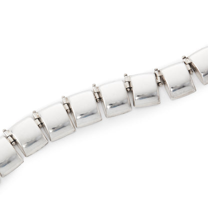 Very stylish vintage Italian sterling silver articulate choker with twenty rectangular disks. Fitted with a safety clasp.