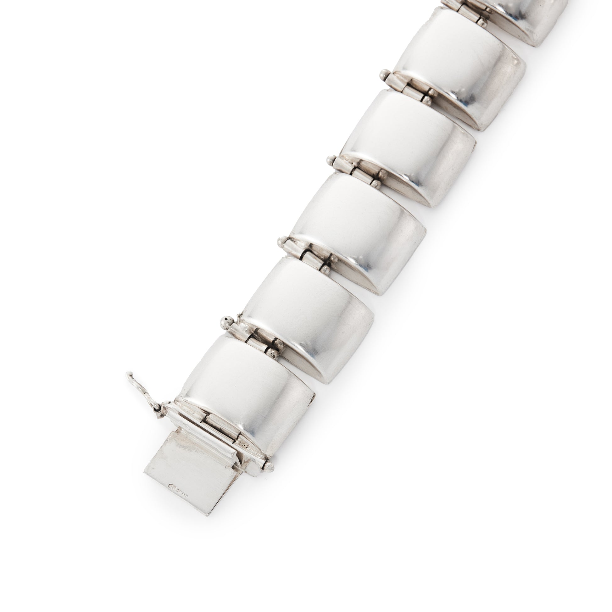 Very stylish vintage Italian sterling silver articulate choker with twenty rectangular disks. Fitted with a safety clasp.