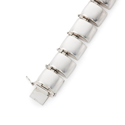 Very stylish vintage Italian sterling silver articulate choker with twenty rectangular disks. Fitted with a safety clasp.