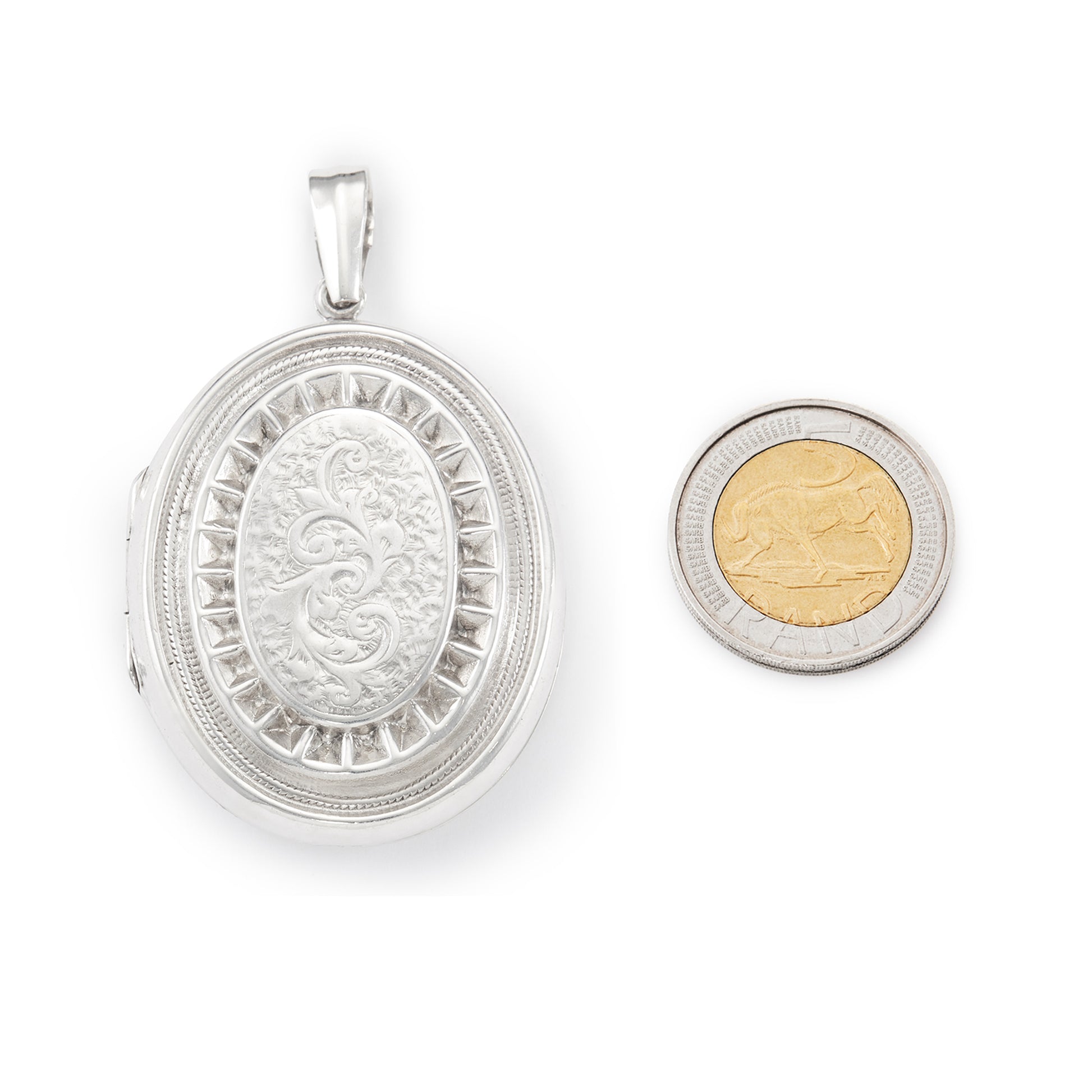 Lovely vintage sterling silver locket with ornate engraving detail on the front.