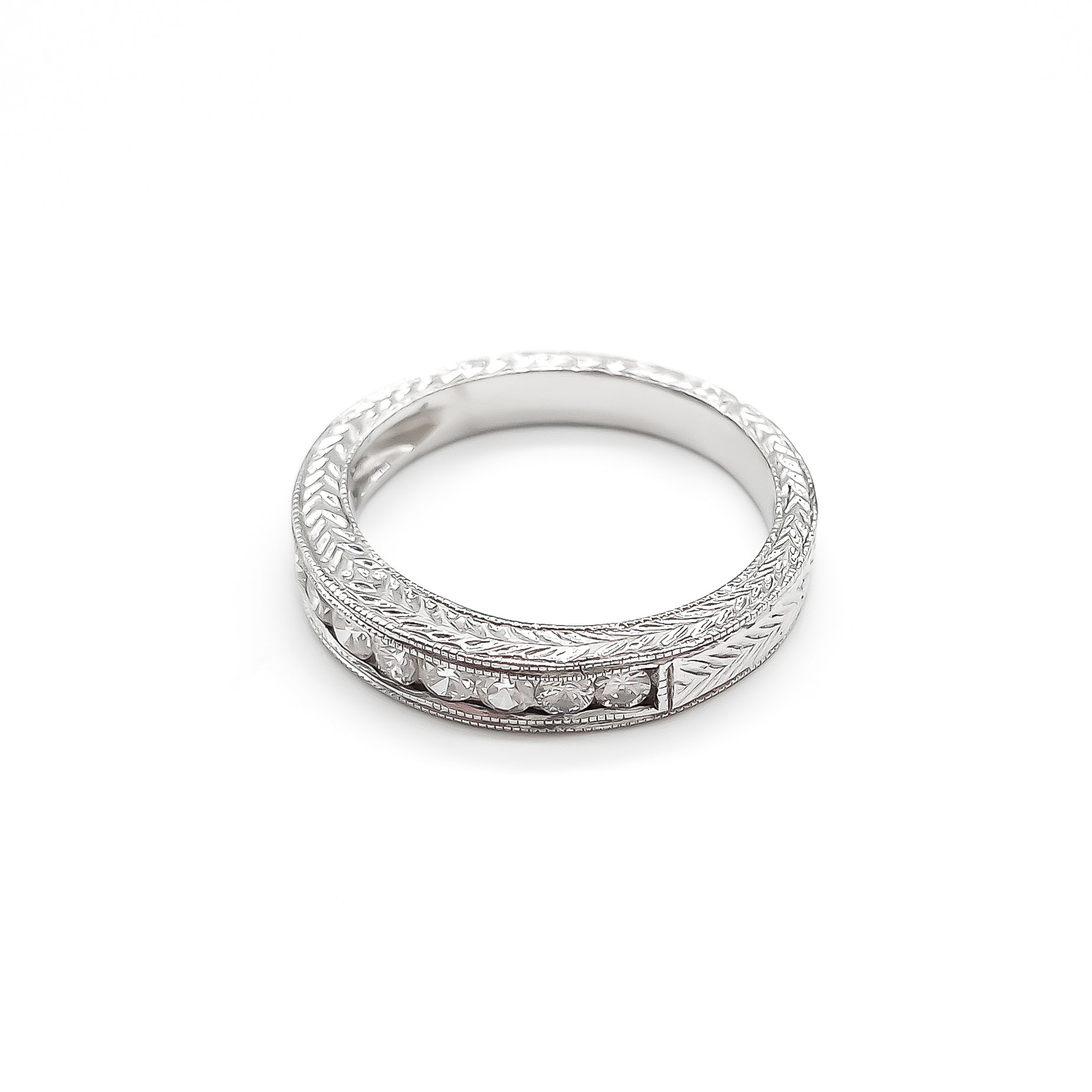 Classic 18ct white gold half eternity ring with eleven sparkling diamonds in a tube setting.