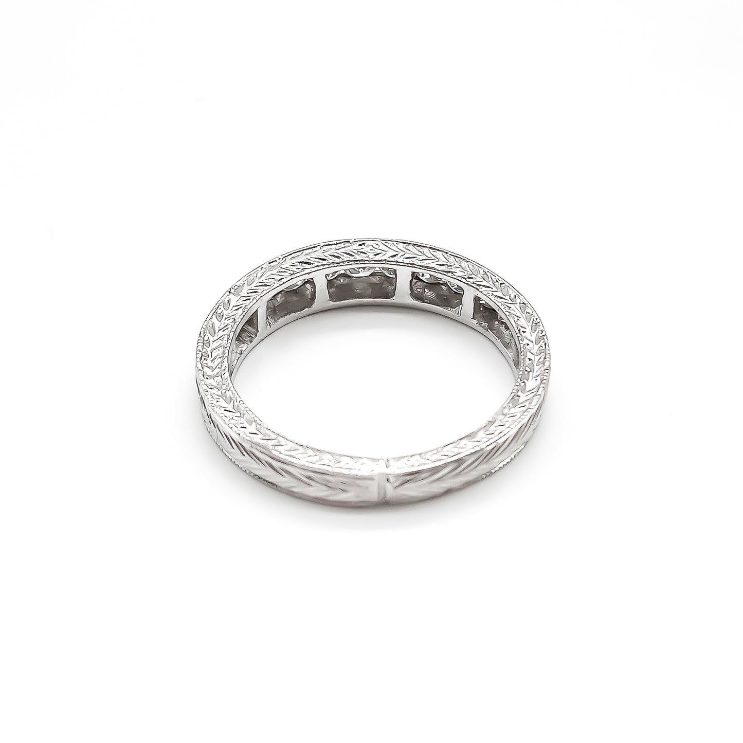 Classic 18ct white gold half eternity ring with eleven sparkling diamonds in a tube setting.