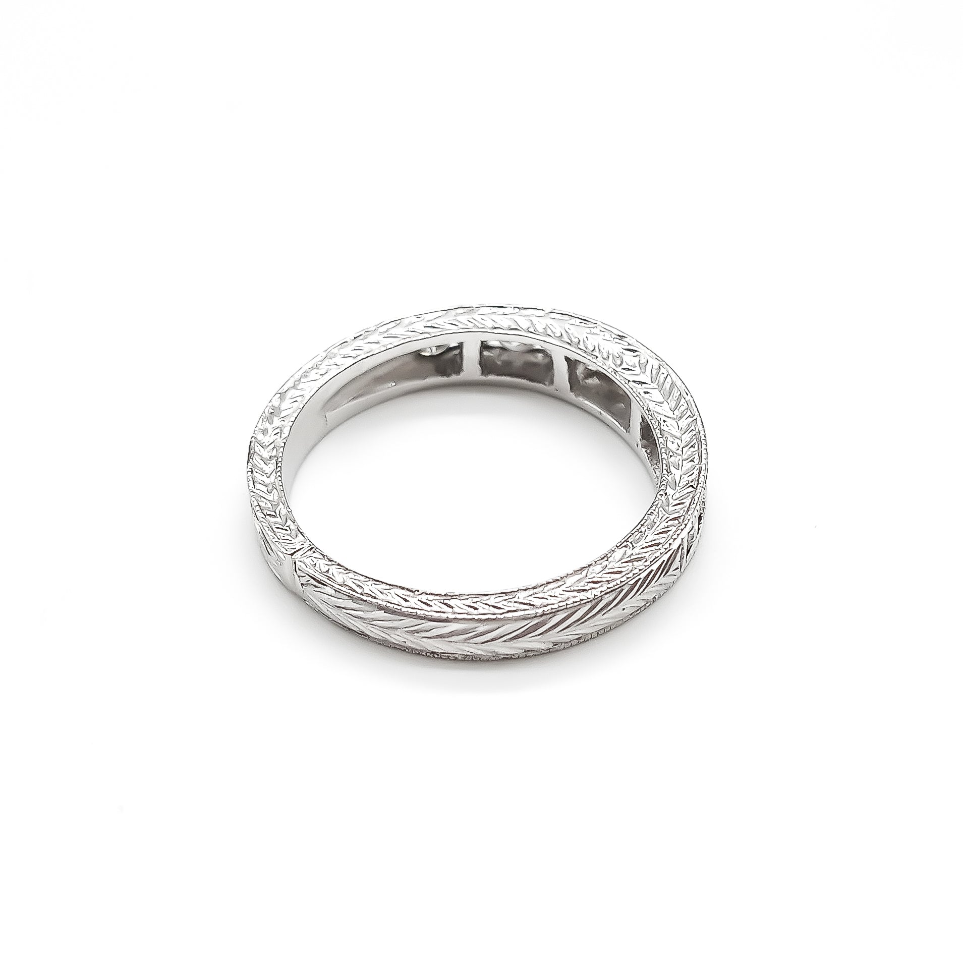 Classic 18ct white gold half eternity ring with eleven sparkling diamonds in a tube setting.