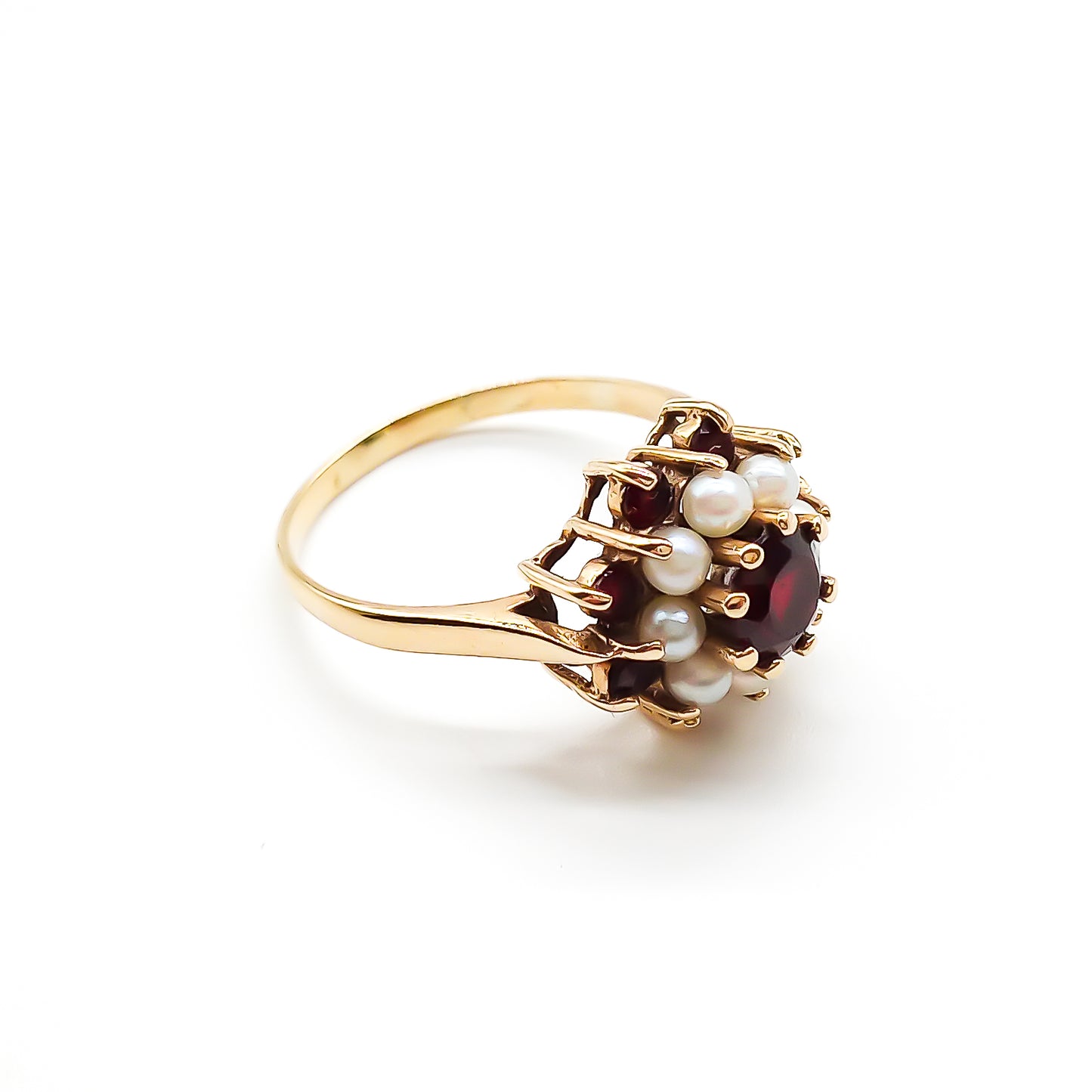 9ct Gold Garnet and Pearl Ring