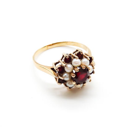 9ct Gold Garnet and Pearl Ring