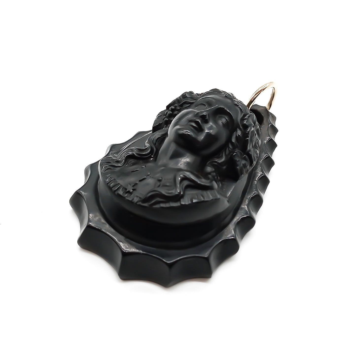 Beautifully carved Victorian jet cameo pendant depicting a lady, with a 9ct rose gold loop.